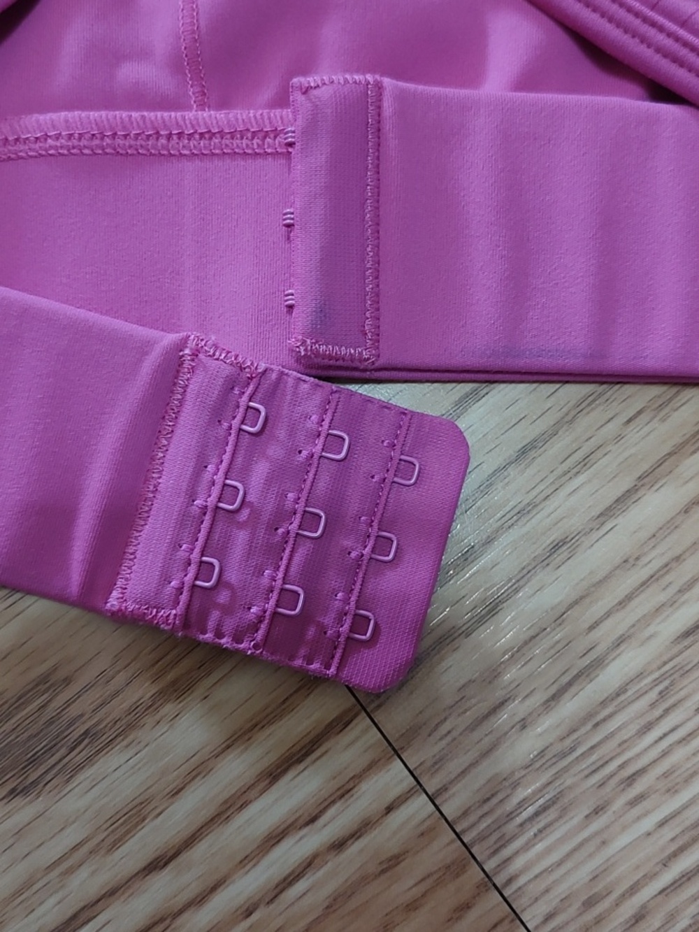 High-Impact Pink Sports Bra with Smooth Support - Picture 4 of 8